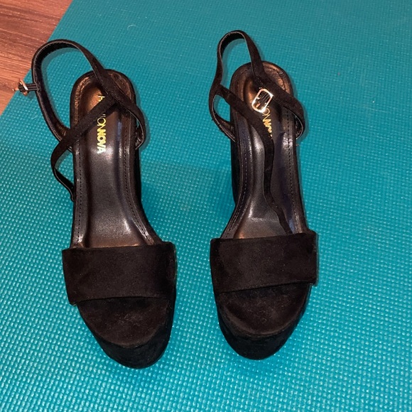 Wedges brand new never worn suede - Picture 2 of 4